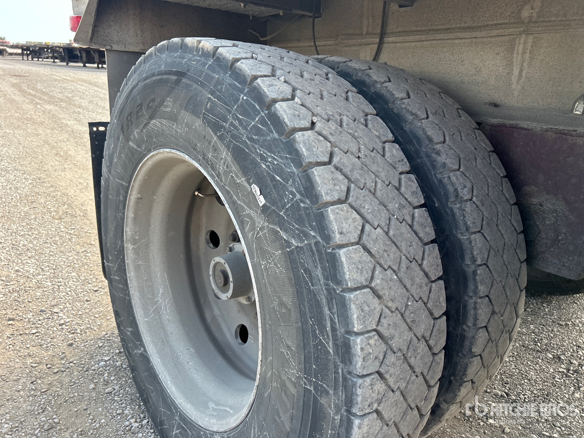 1999 Benson 48 ft T/A Spread Axle