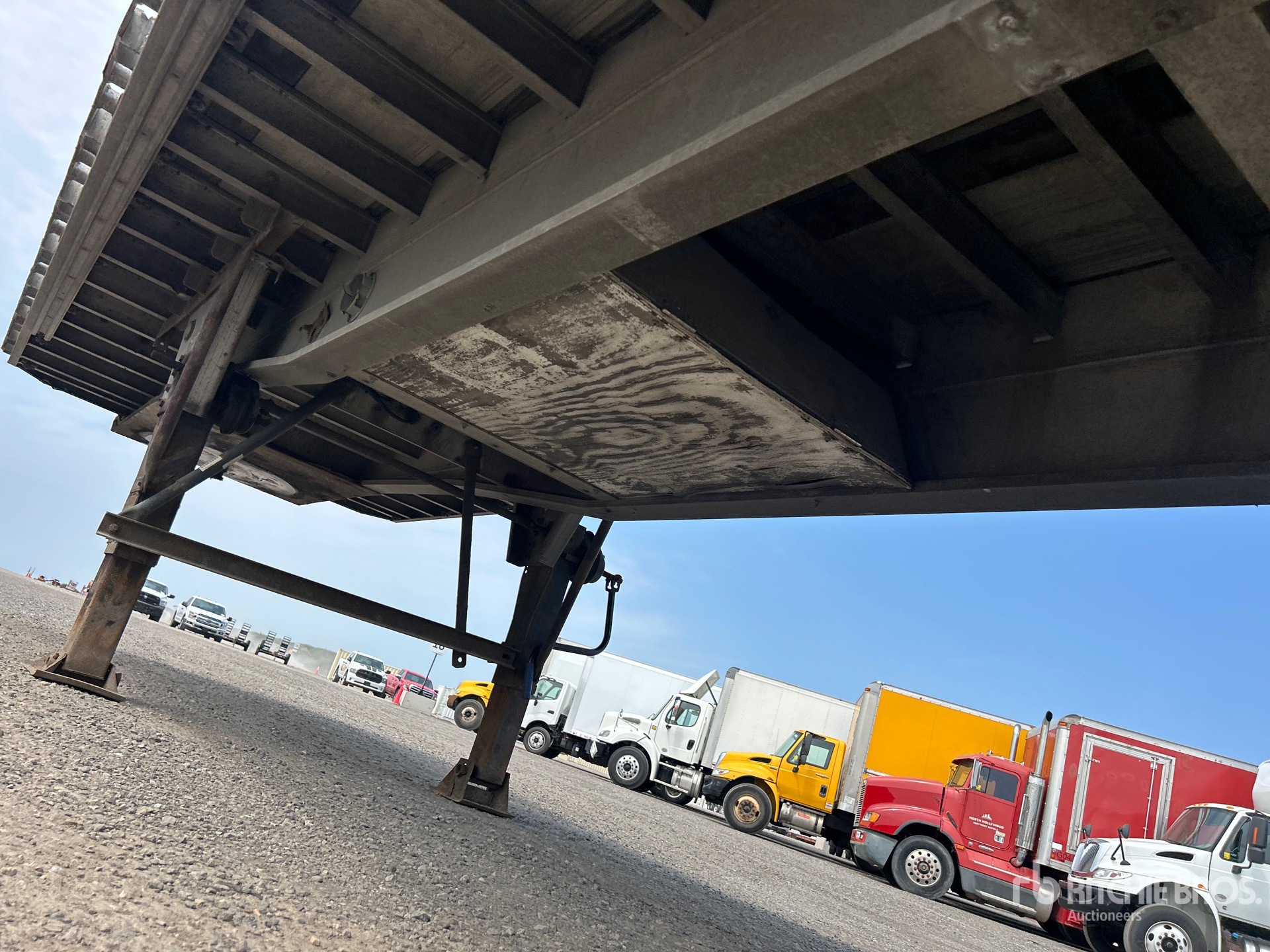 1999 Benson 48 ft T/A Spread Axle