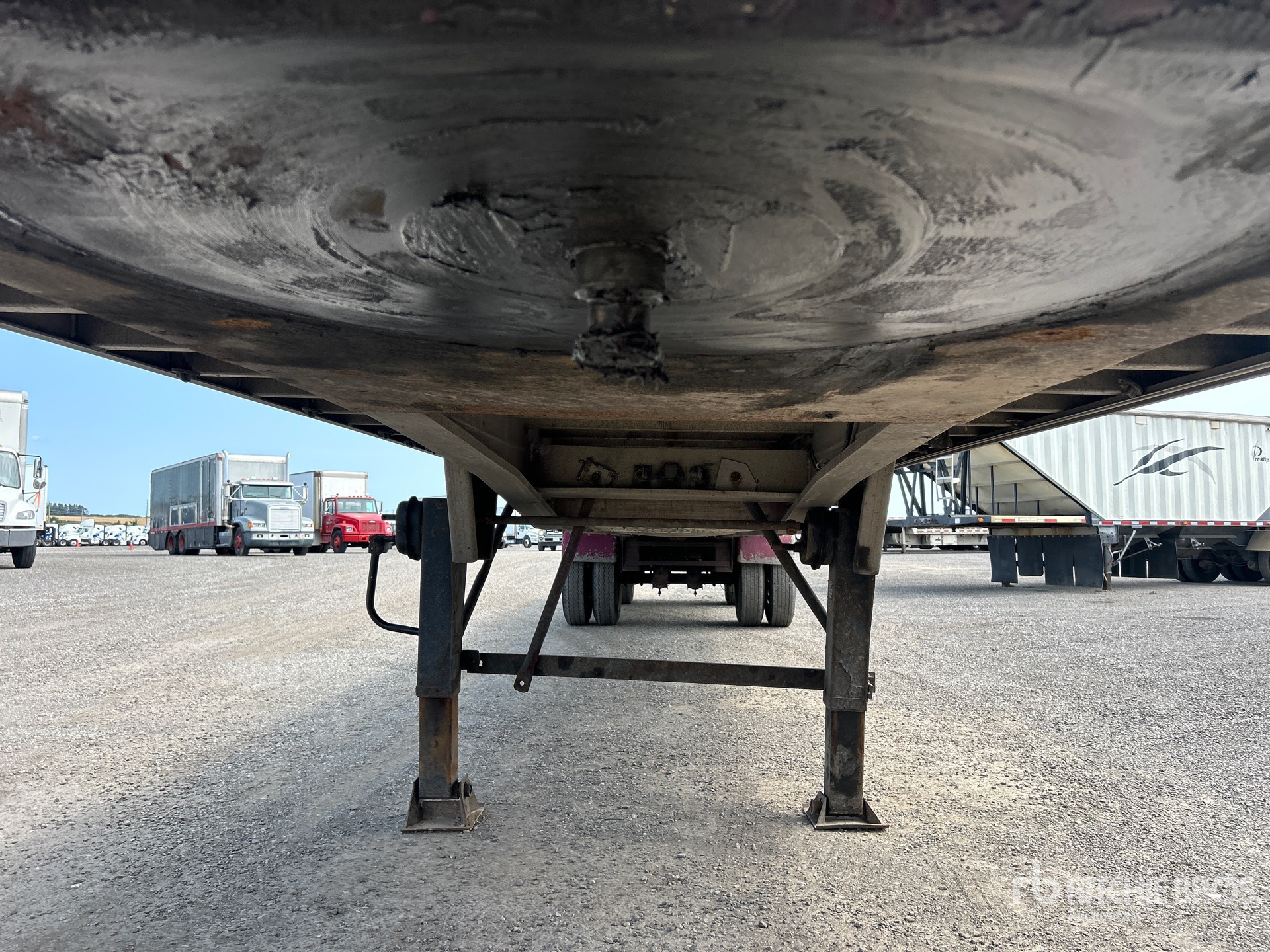 1999 Benson 48 ft T/A Spread Axle