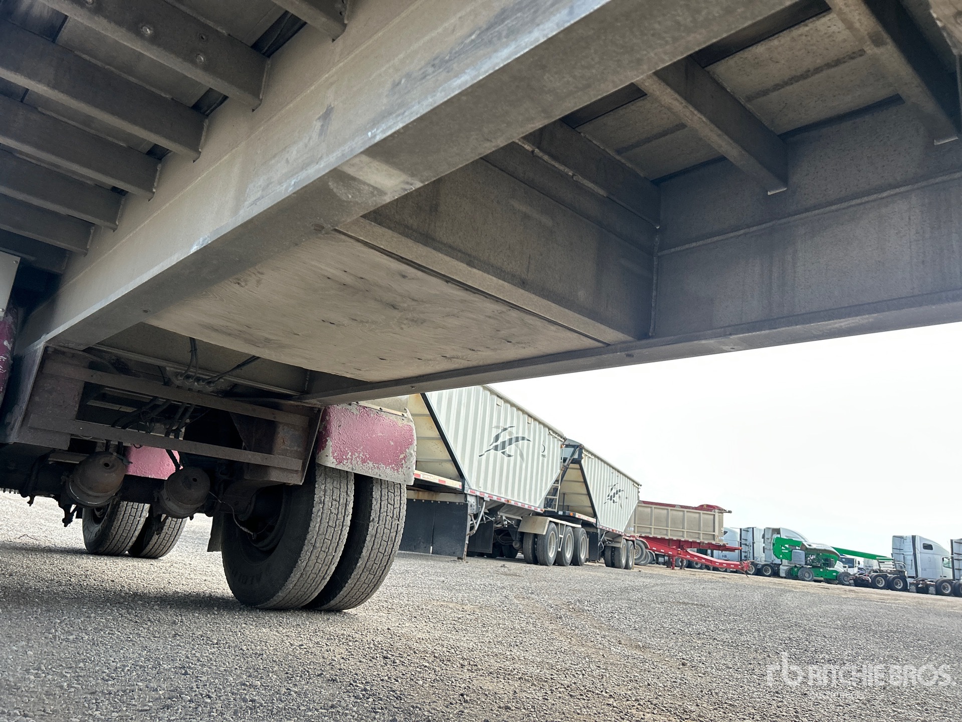 1999 Benson 48 ft T/A Spread Axle