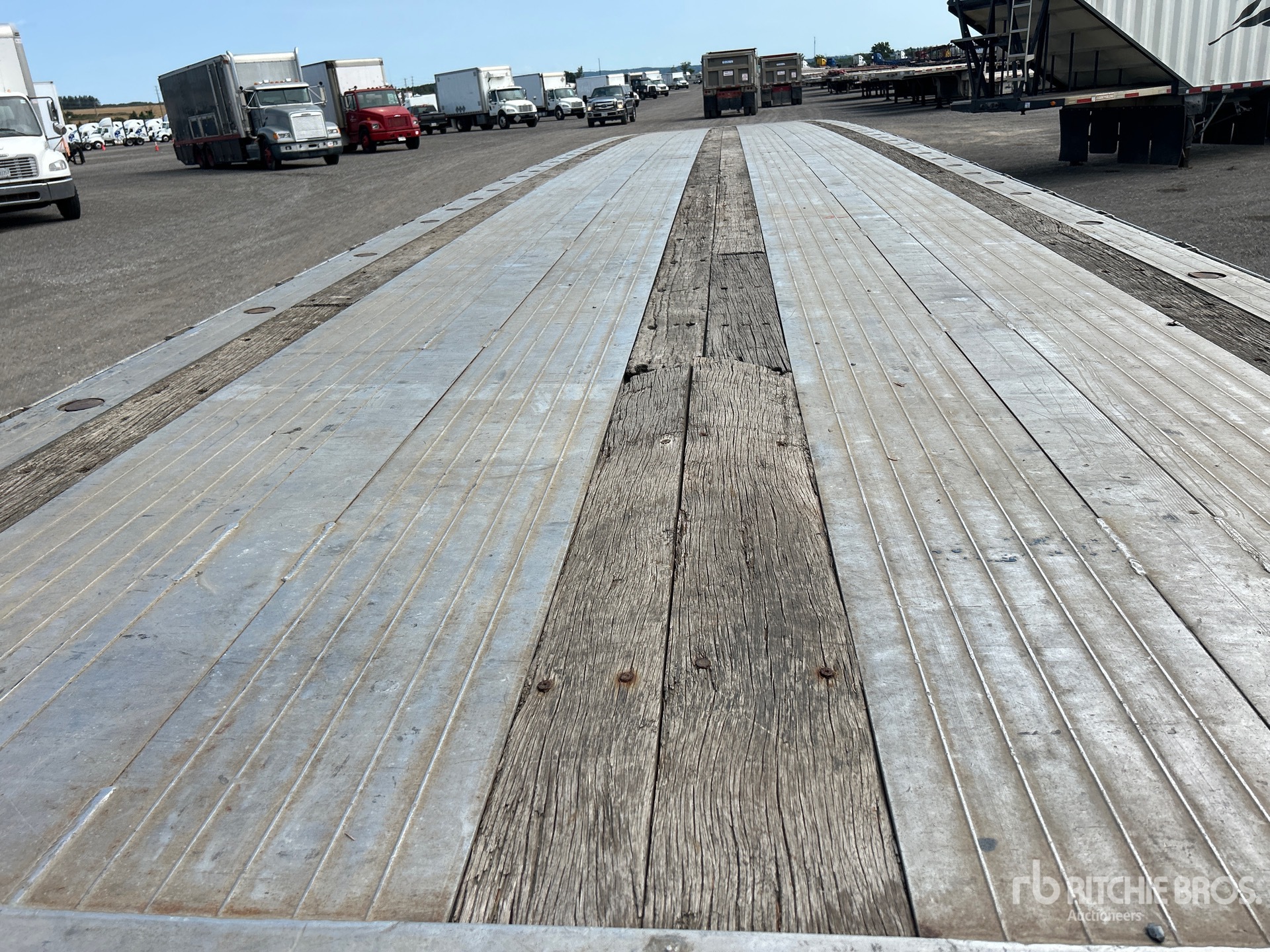 1999 Benson 48 ft T/A Spread Axle