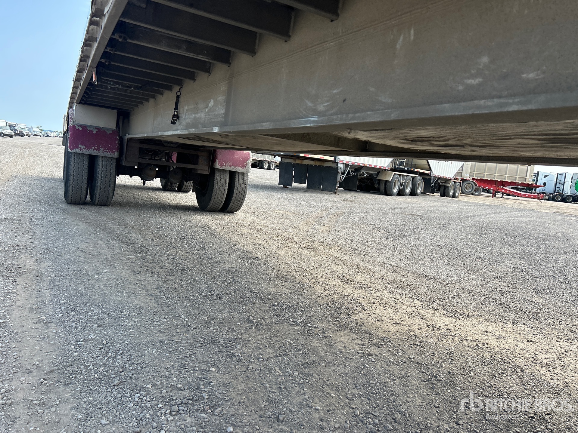 1999 Benson 48 ft T/A Spread Axle