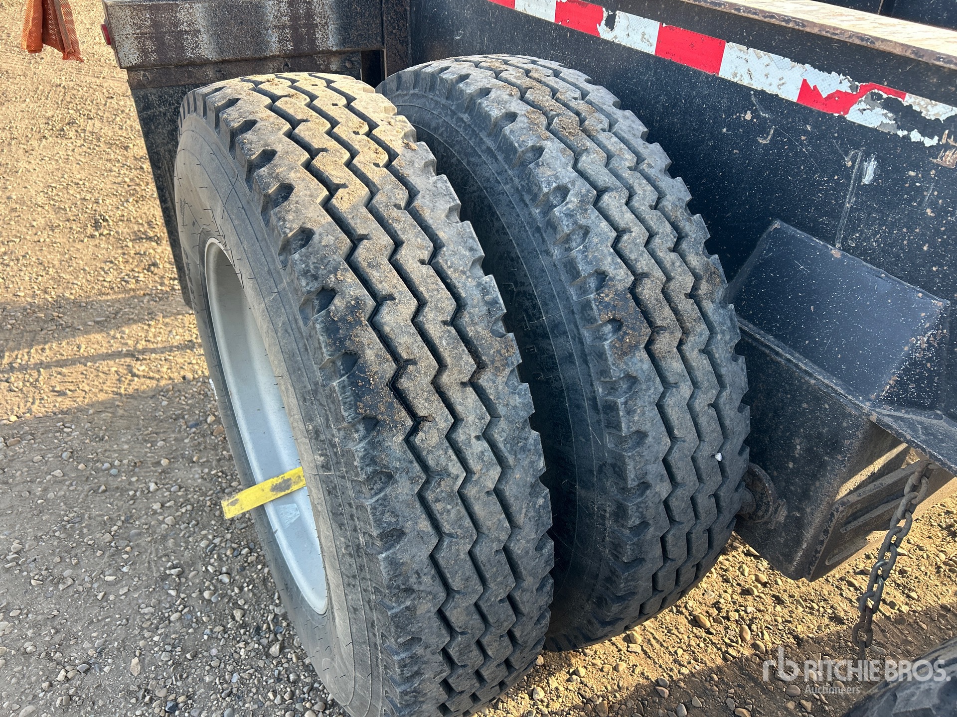 2017 Doepker 53 ft Tri/A Hayrack