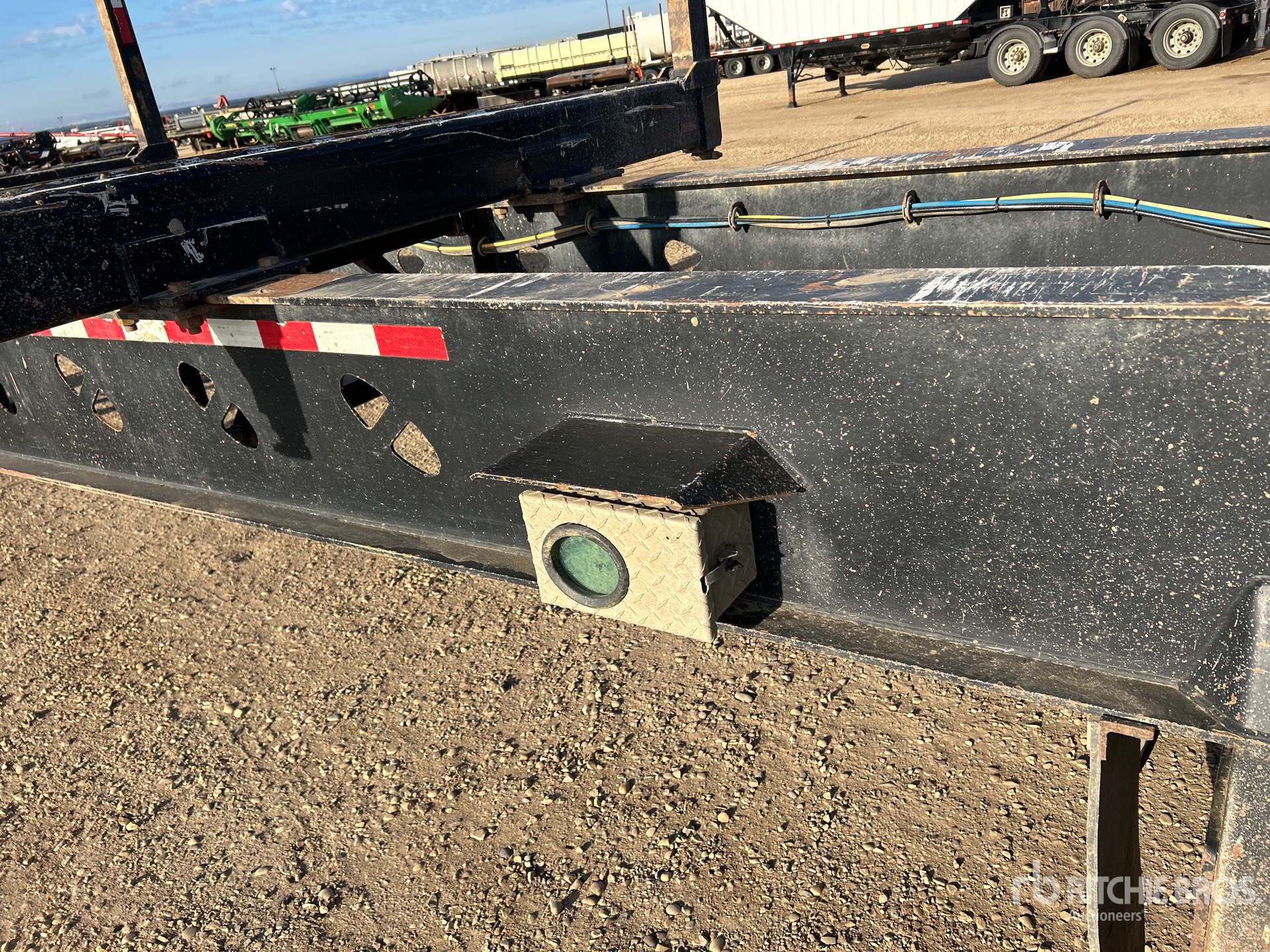 2017 Doepker 53 ft Tri/A Hayrack