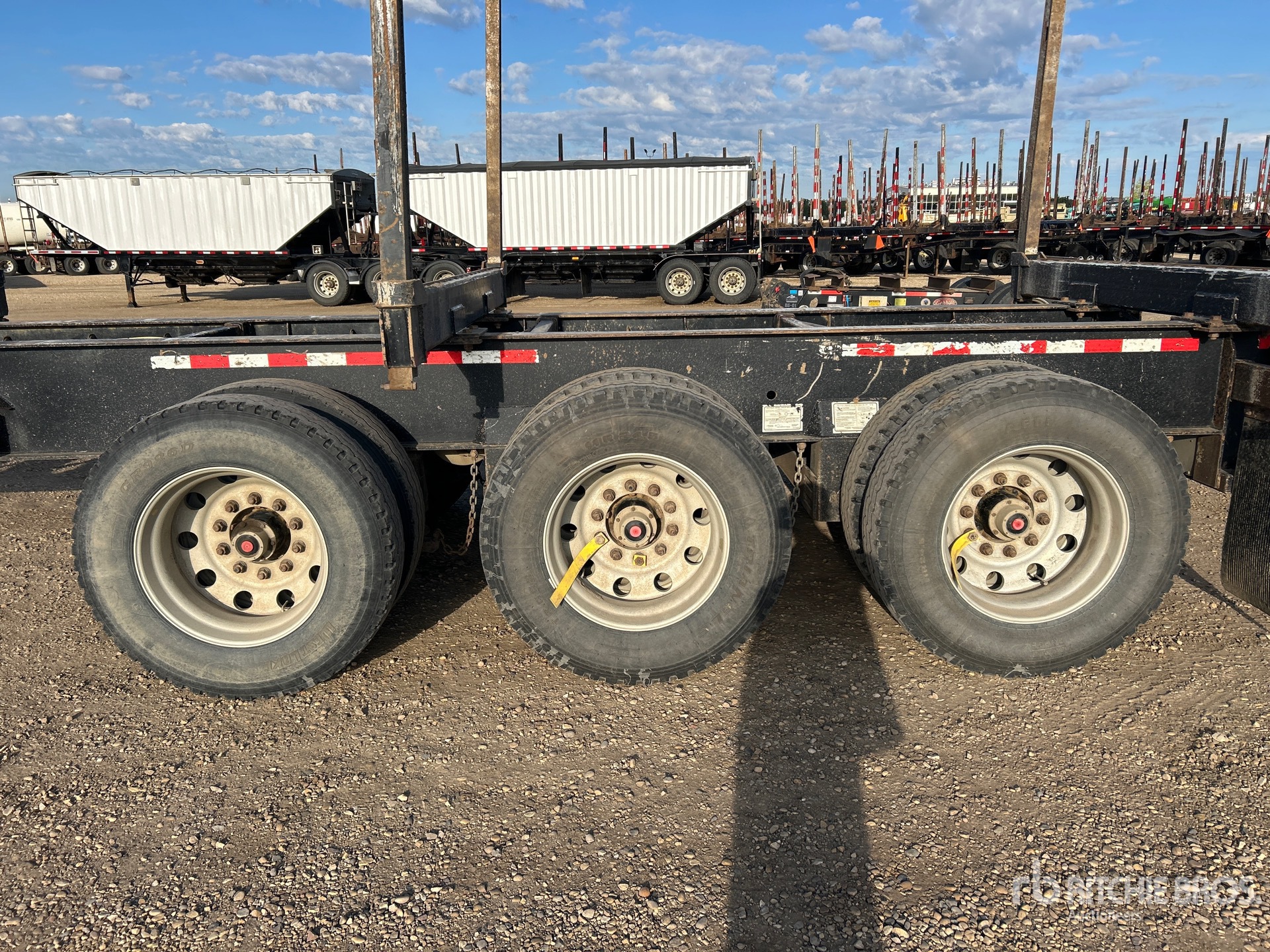 2017 Doepker 53 ft Tri/A Hayrack