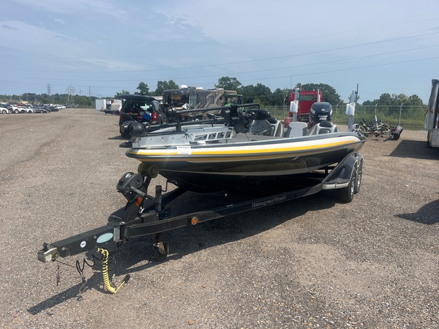 2013 Ranger Z521 21 ft Bass Boat (Inoperable) w/ Ranger T/A Trailer