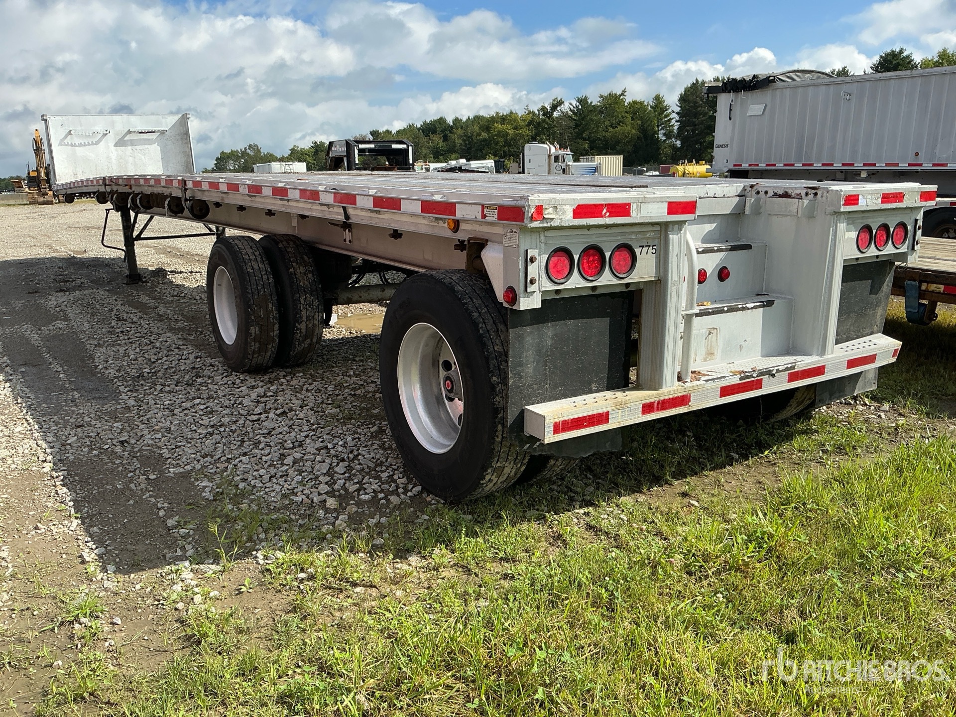 2016 East 46000 lb 48 ft T/A Spread Axle
