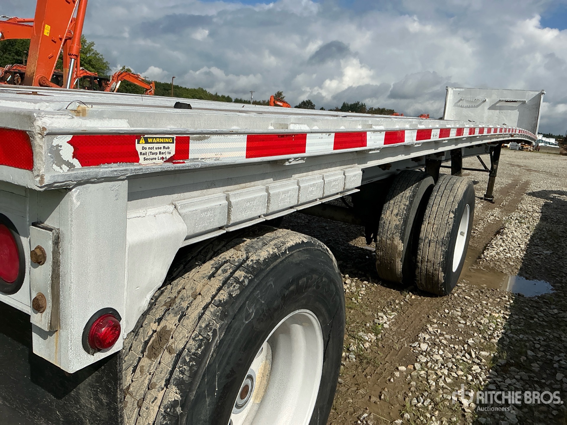 2016 East 46000 lb 48 ft T/A Spread Axle