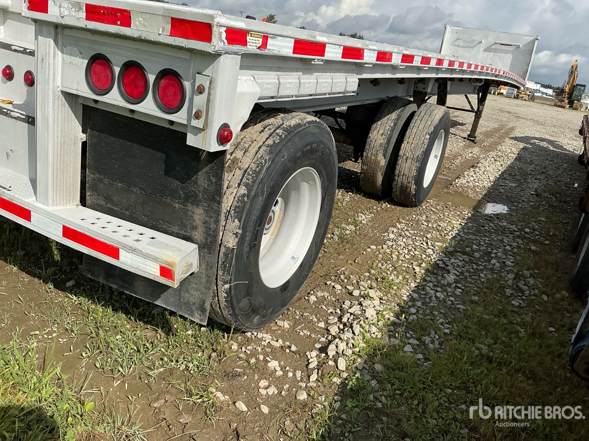 2016 East 46000 lb 48 ft T/A Spread Axle