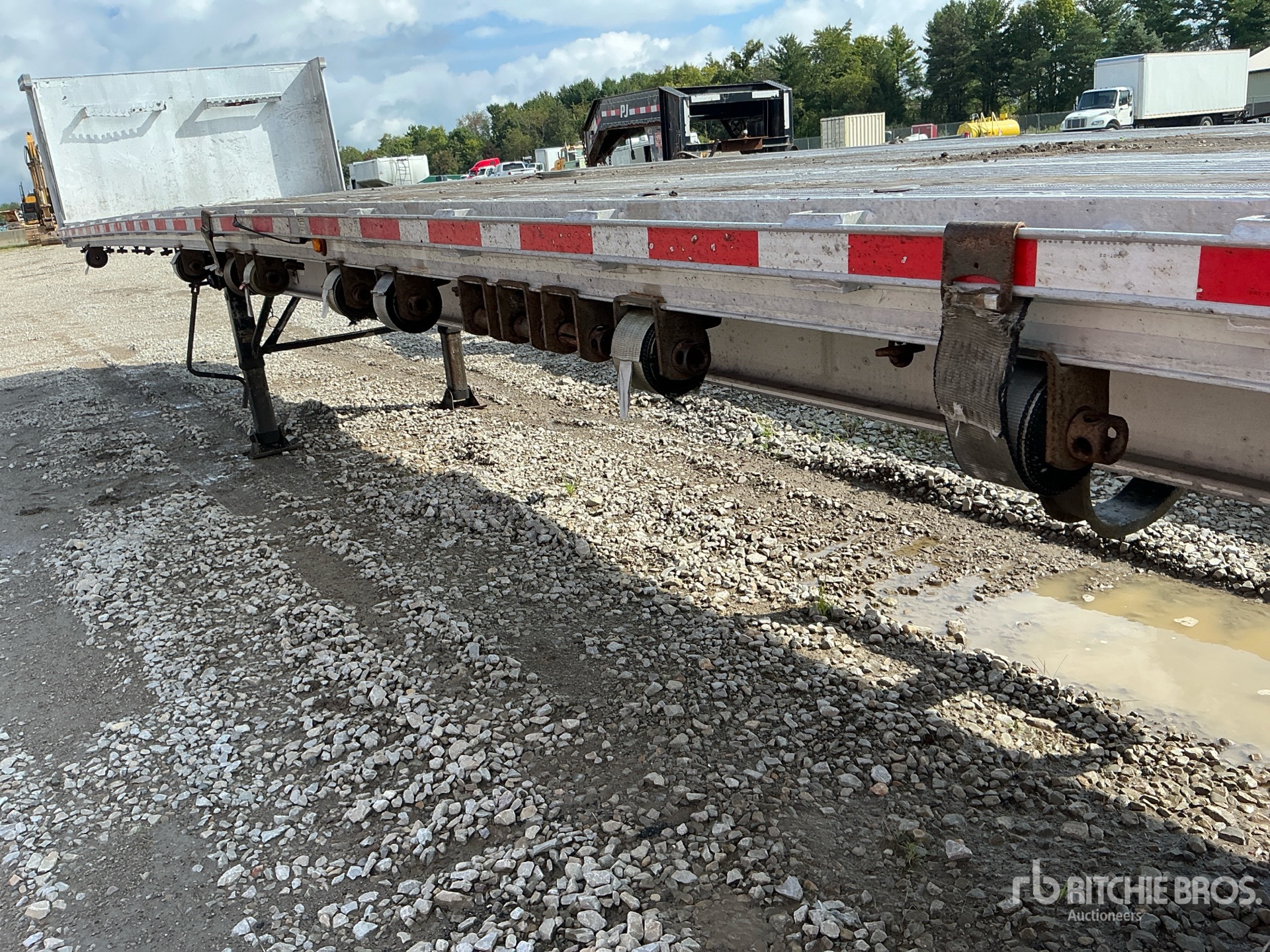 2016 East 46000 lb 48 ft T/A Spread Axle