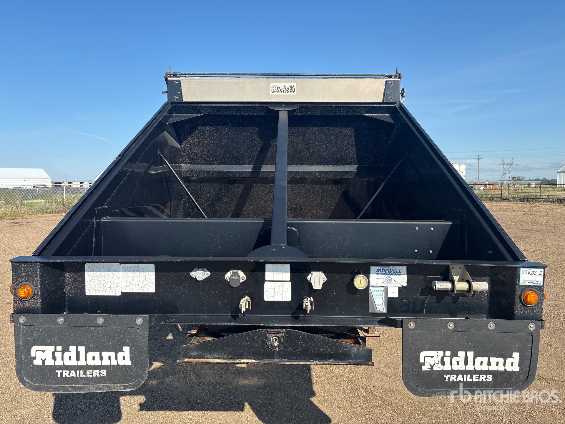 2010 Midland 36 ft Tri/A Aluminum
