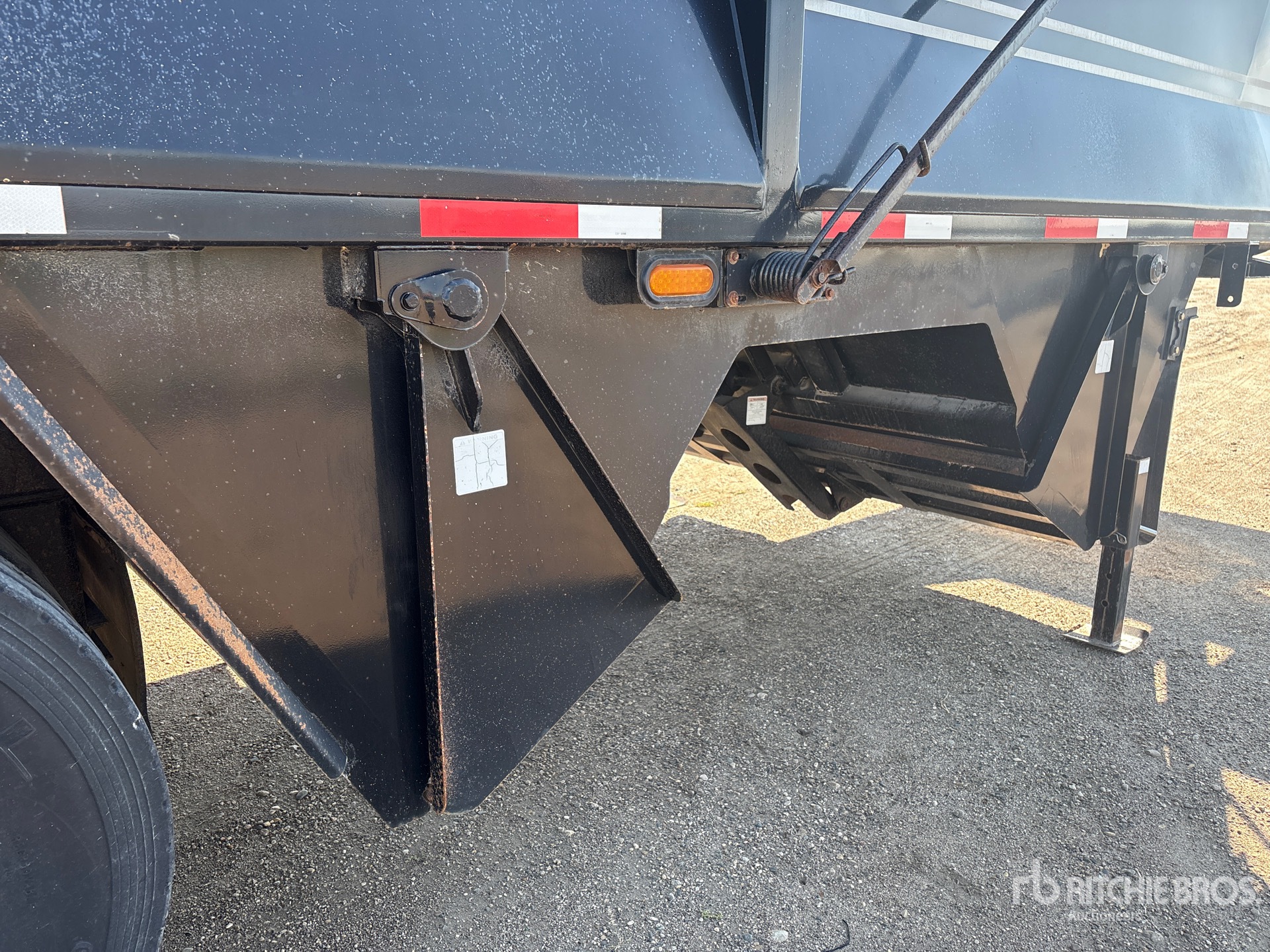 2010 Midland 36 ft Tri/A Aluminum