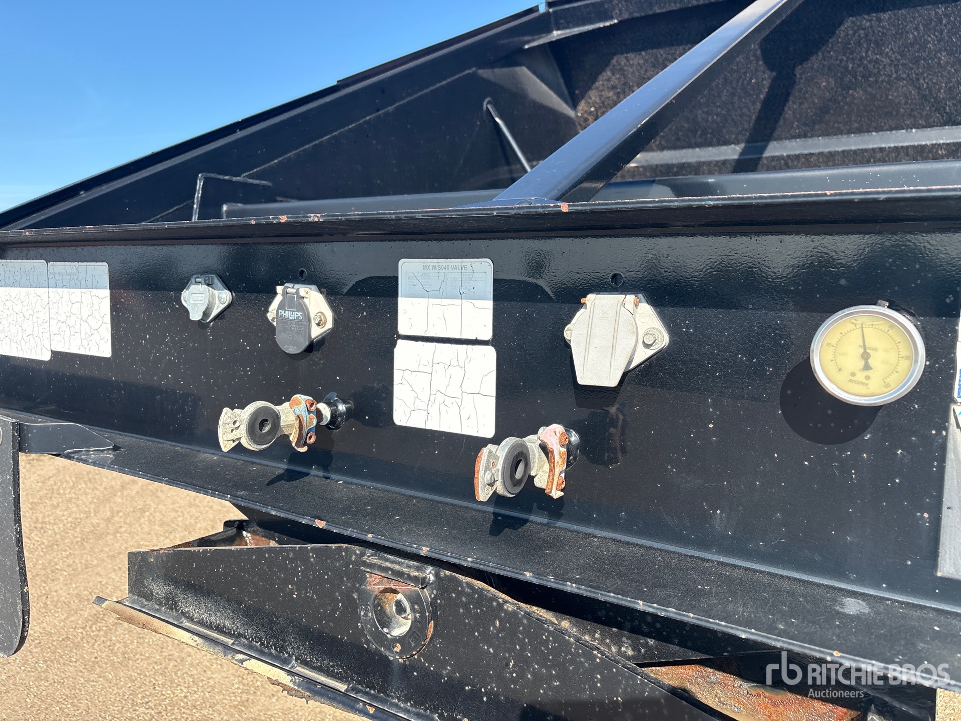 2010 Midland 36 ft Tri/A Aluminum