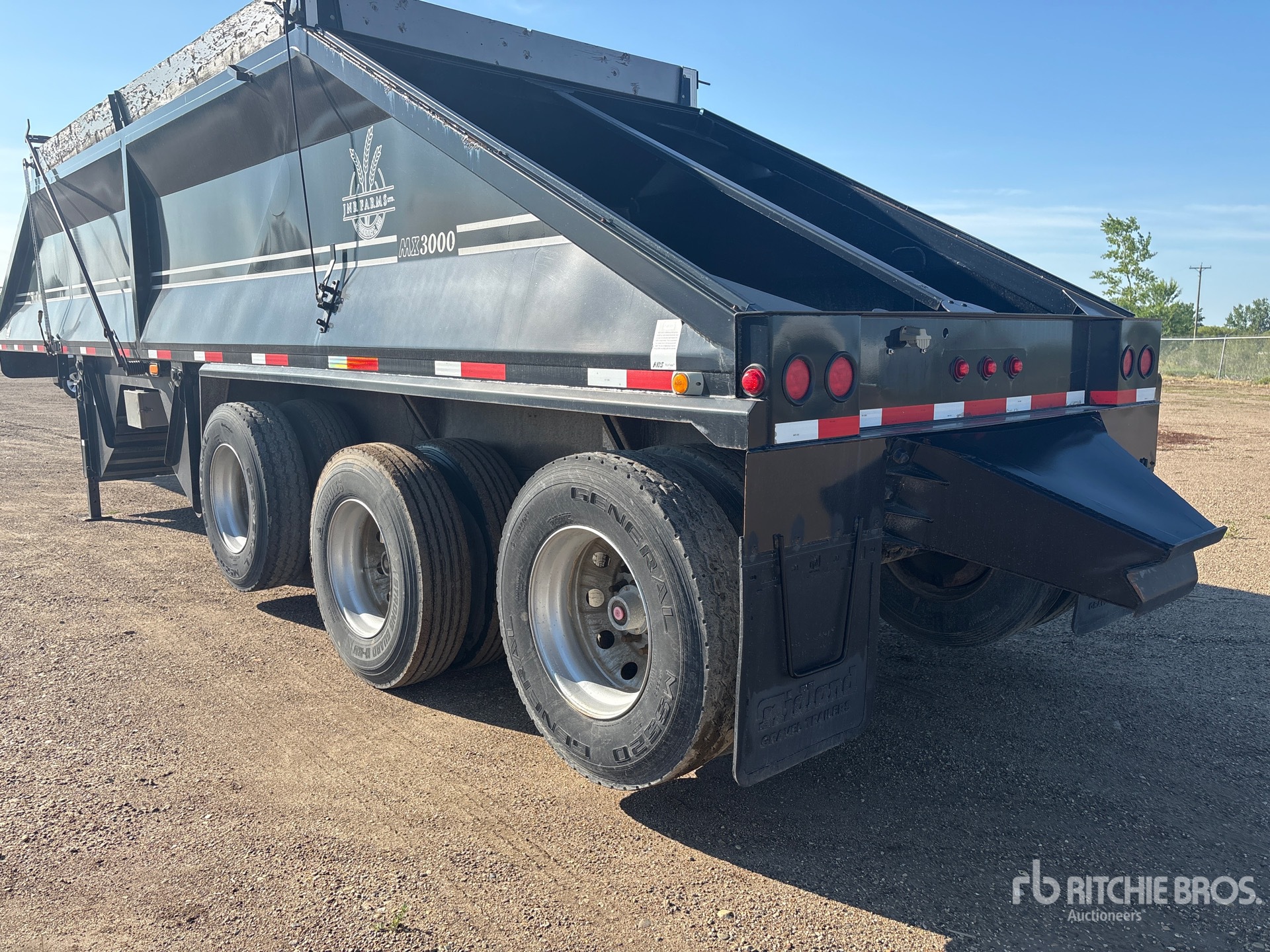 2010 Midland 36 ft Tri/A Aluminum