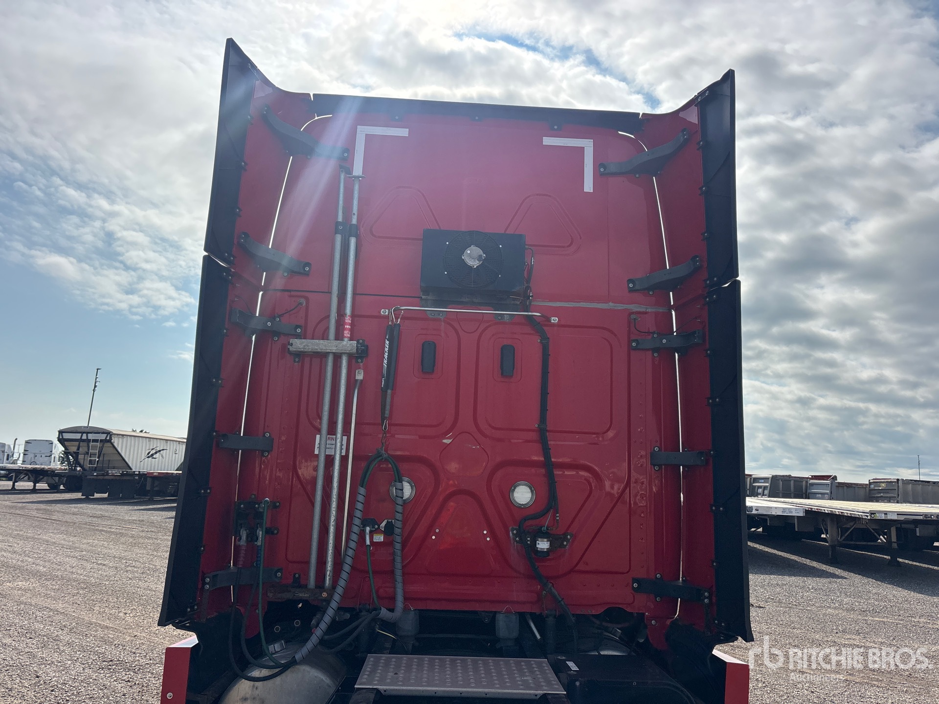 2019 Freightliner CASCADIA 126
