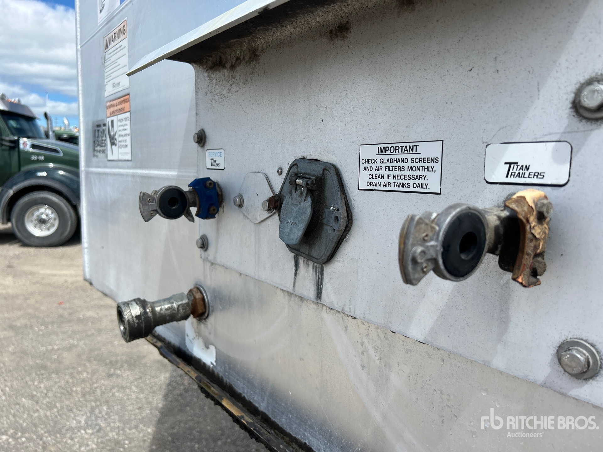2011 Titan 5/Axle