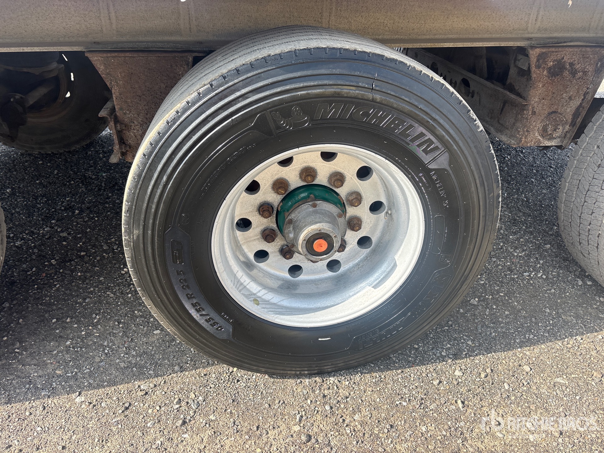 2011 Titan 5/ Axle