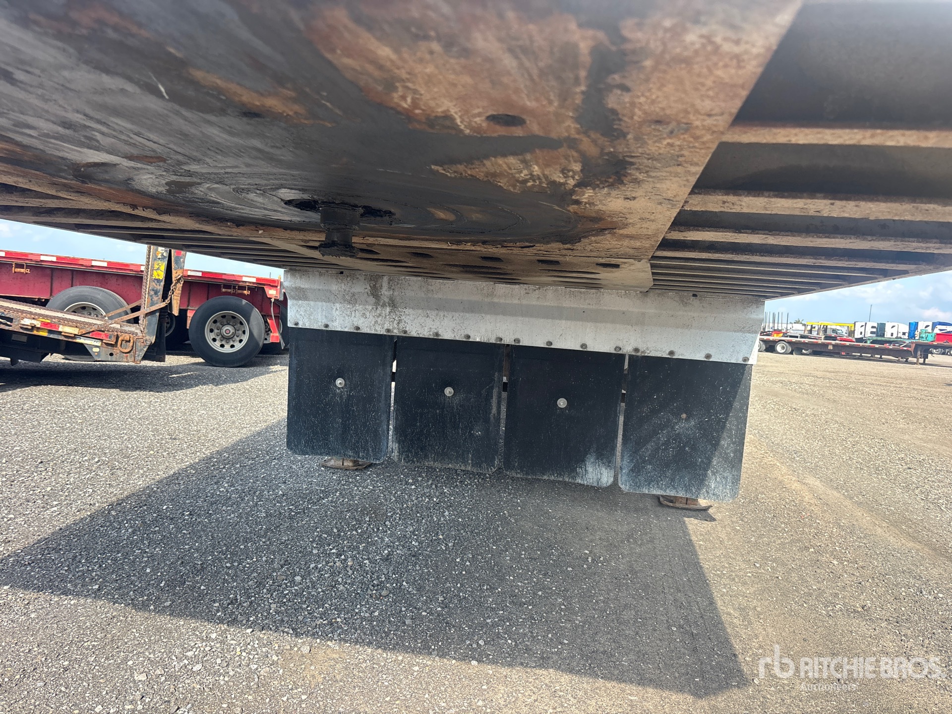 2011 Titan 5/ Axle