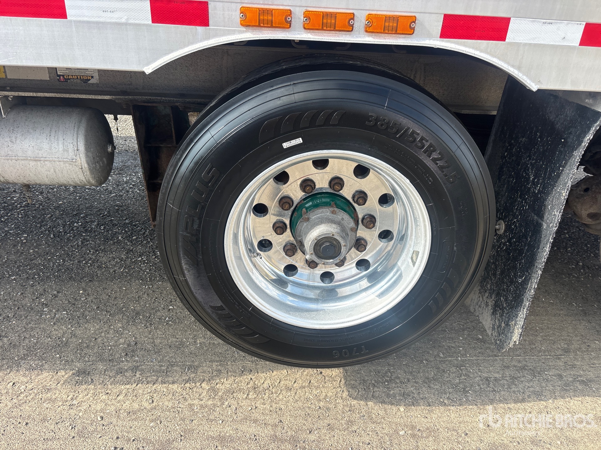 2011 Titan 5/ Axle