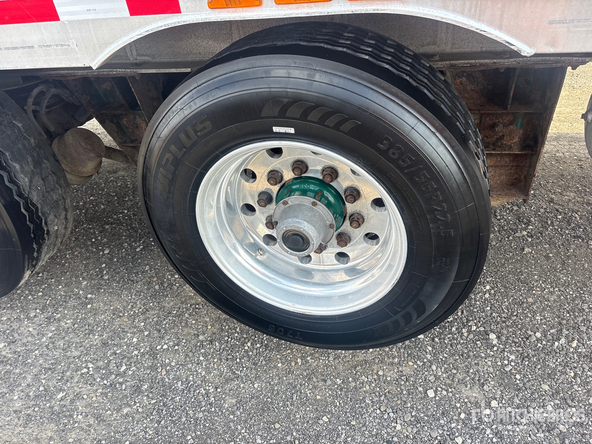 2011 Titan 5/ Axle