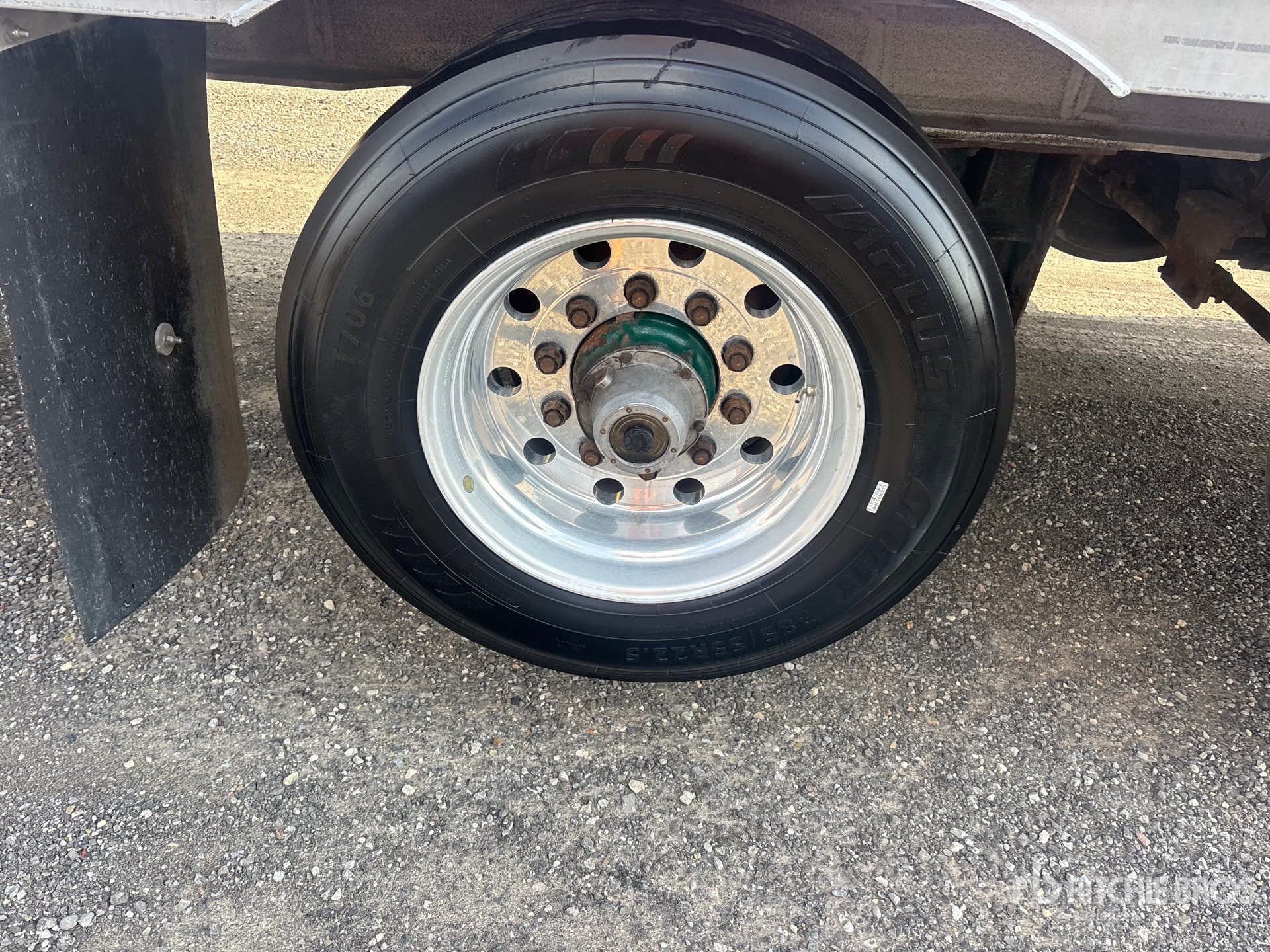 2011 Titan 5/ Axle