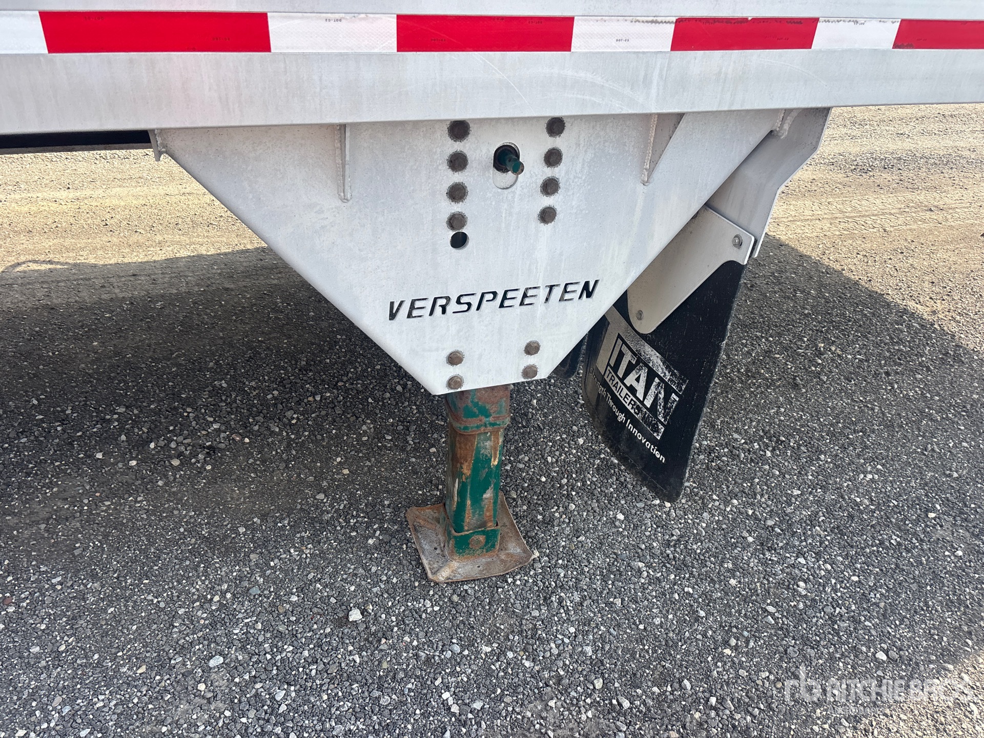 2011 Titan 5/ Axle