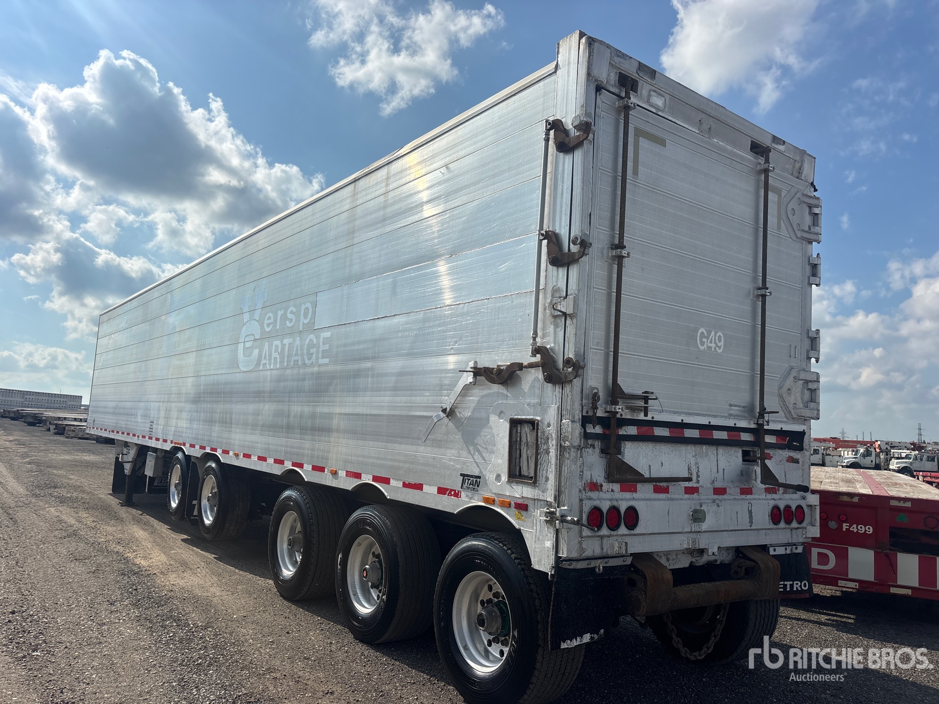 2011 Titan 5/ Axle