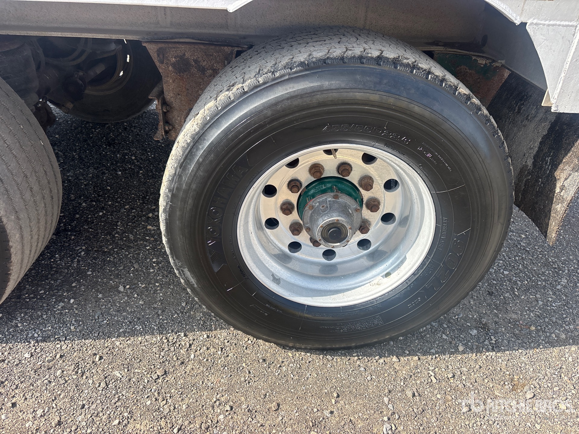 2011 Titan 5/ Axle