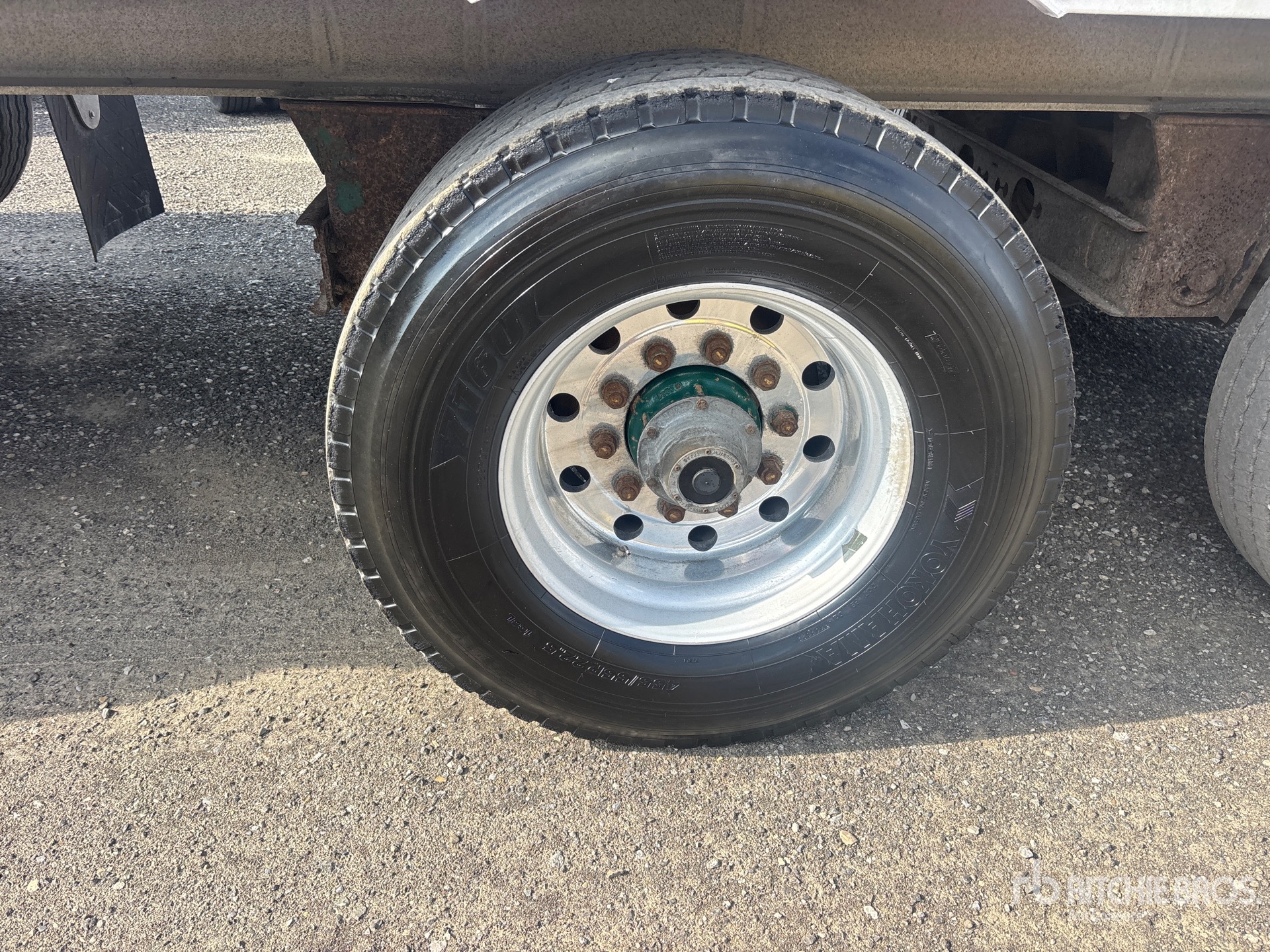 2011 Titan 5/ Axle