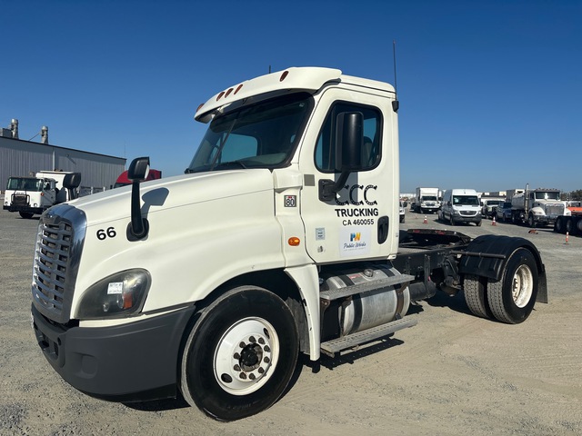 2015 Freightliner Cascadia 125 4x2 S/A Day Cab Truck Tractor
