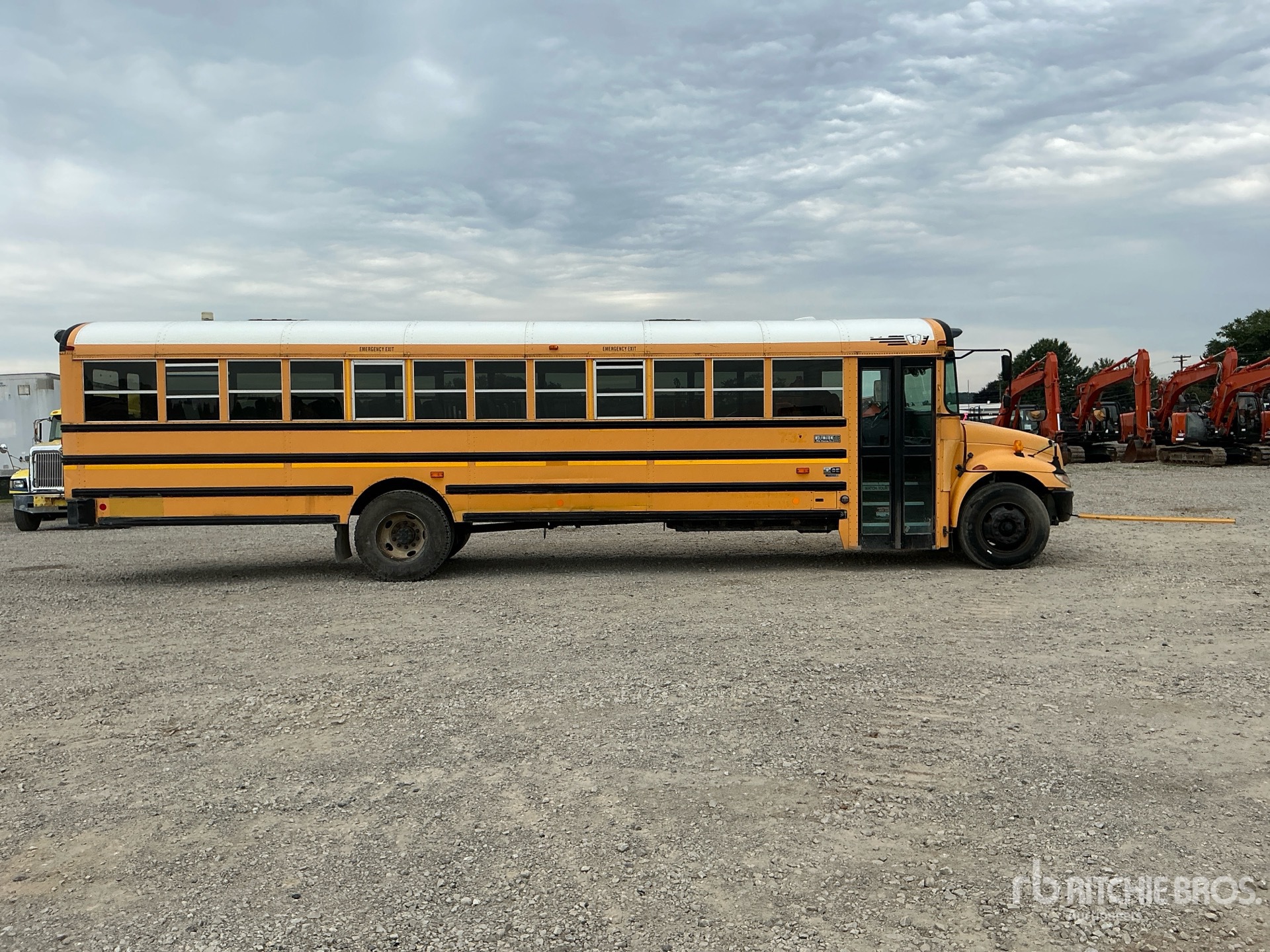 2011 International PB105