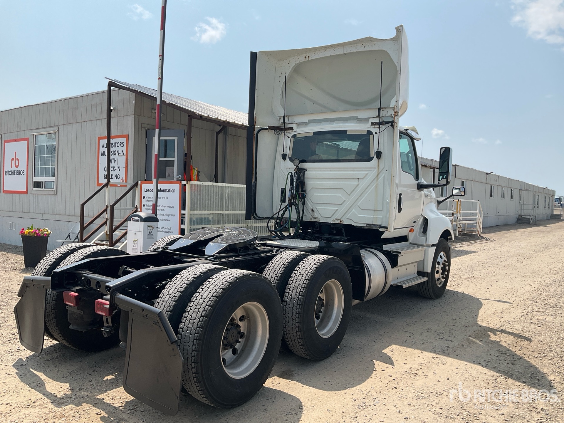 2020 International LT625