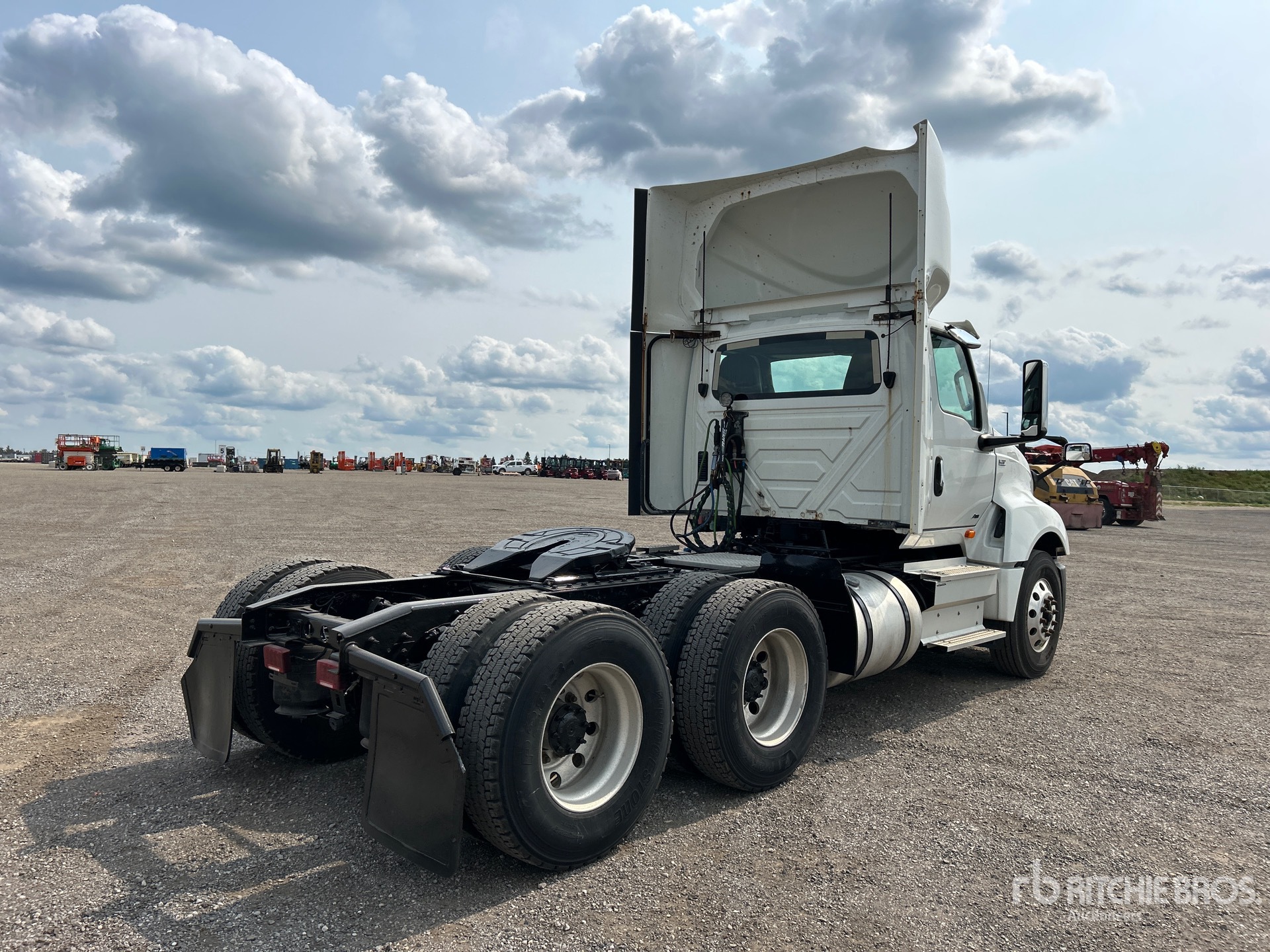 2020 International LT625