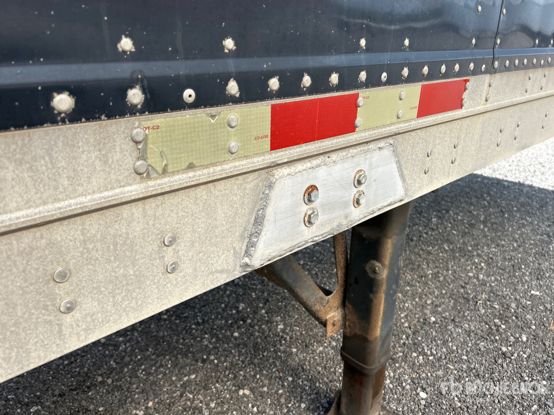 2002 Manac 53 FT X 102 IN T/A