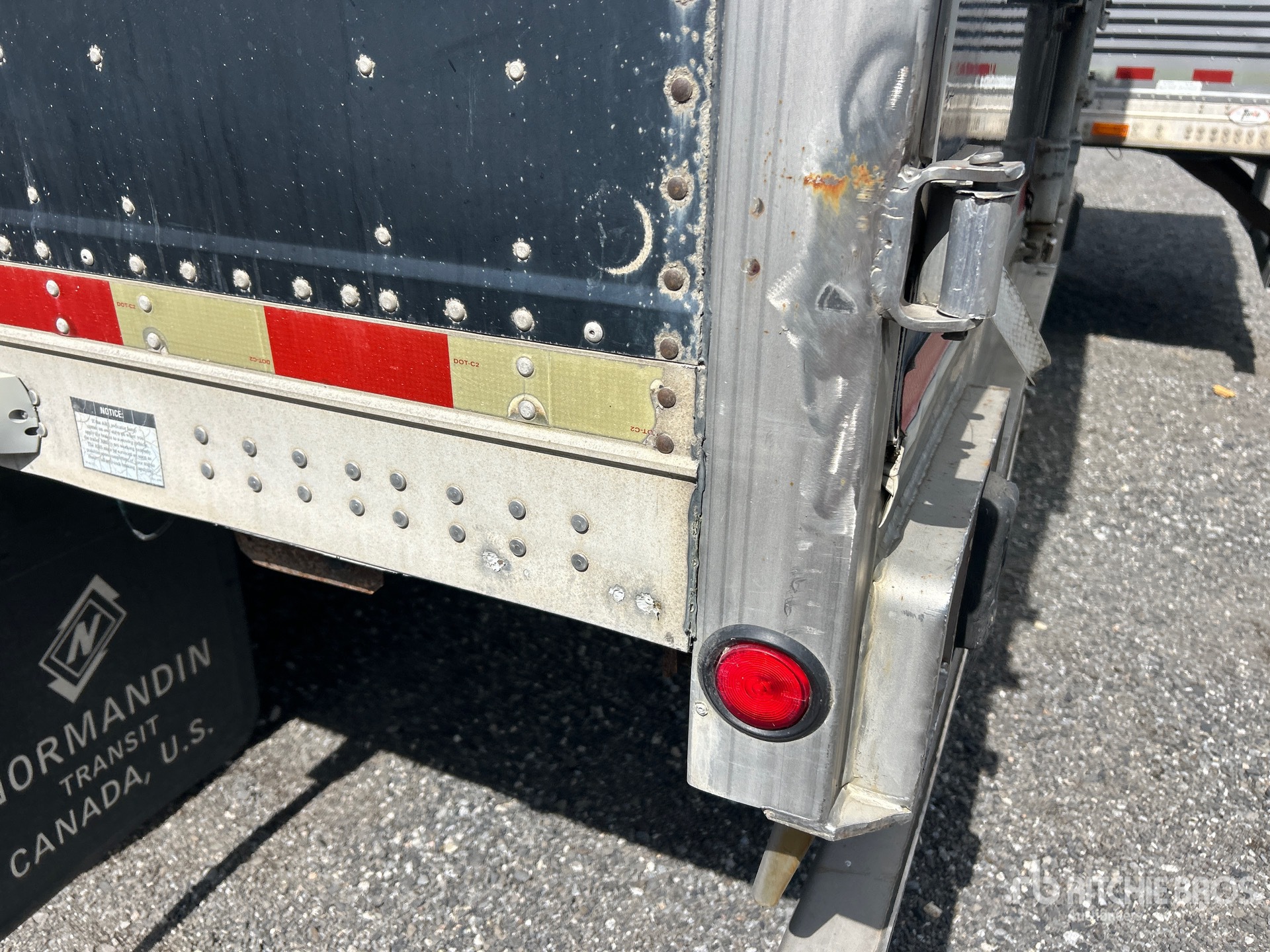 2002 Manac 53 FT X 102 IN T/A