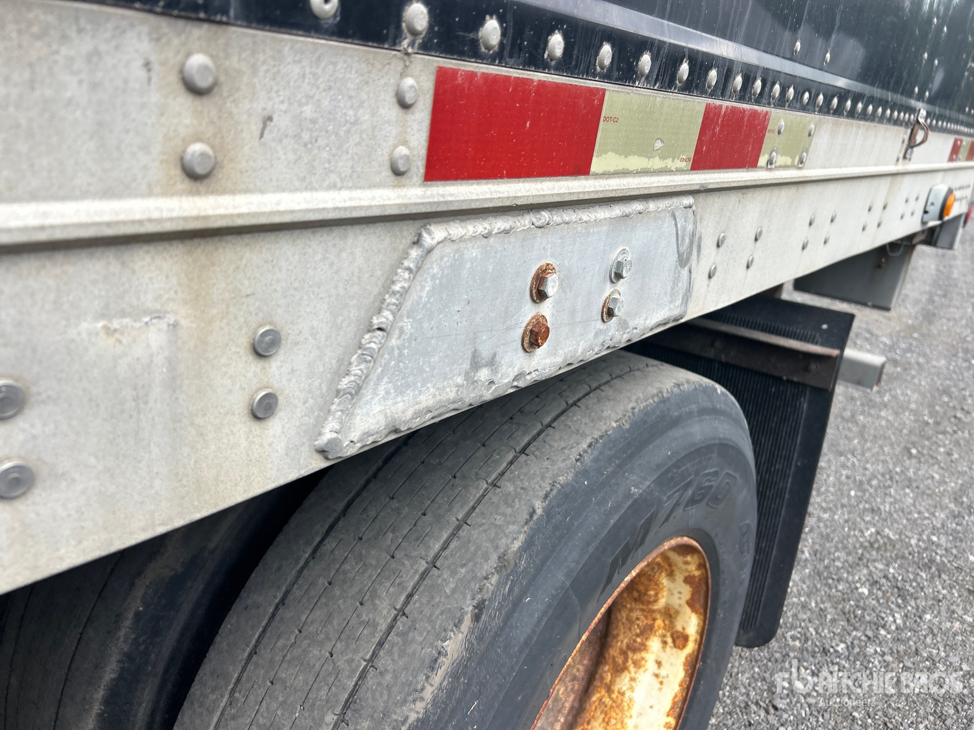 2002 Manac 53 FT X 102 IN T/A