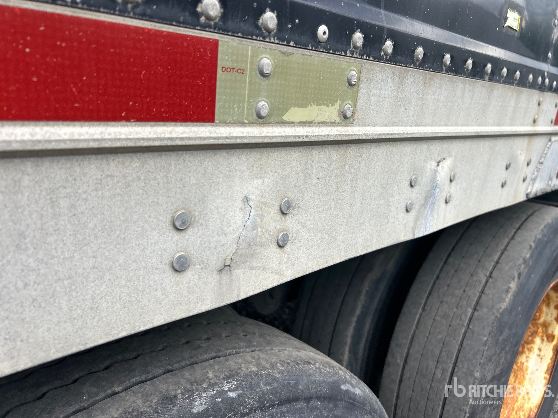 2002 Manac 53 FT X 102 IN T/A