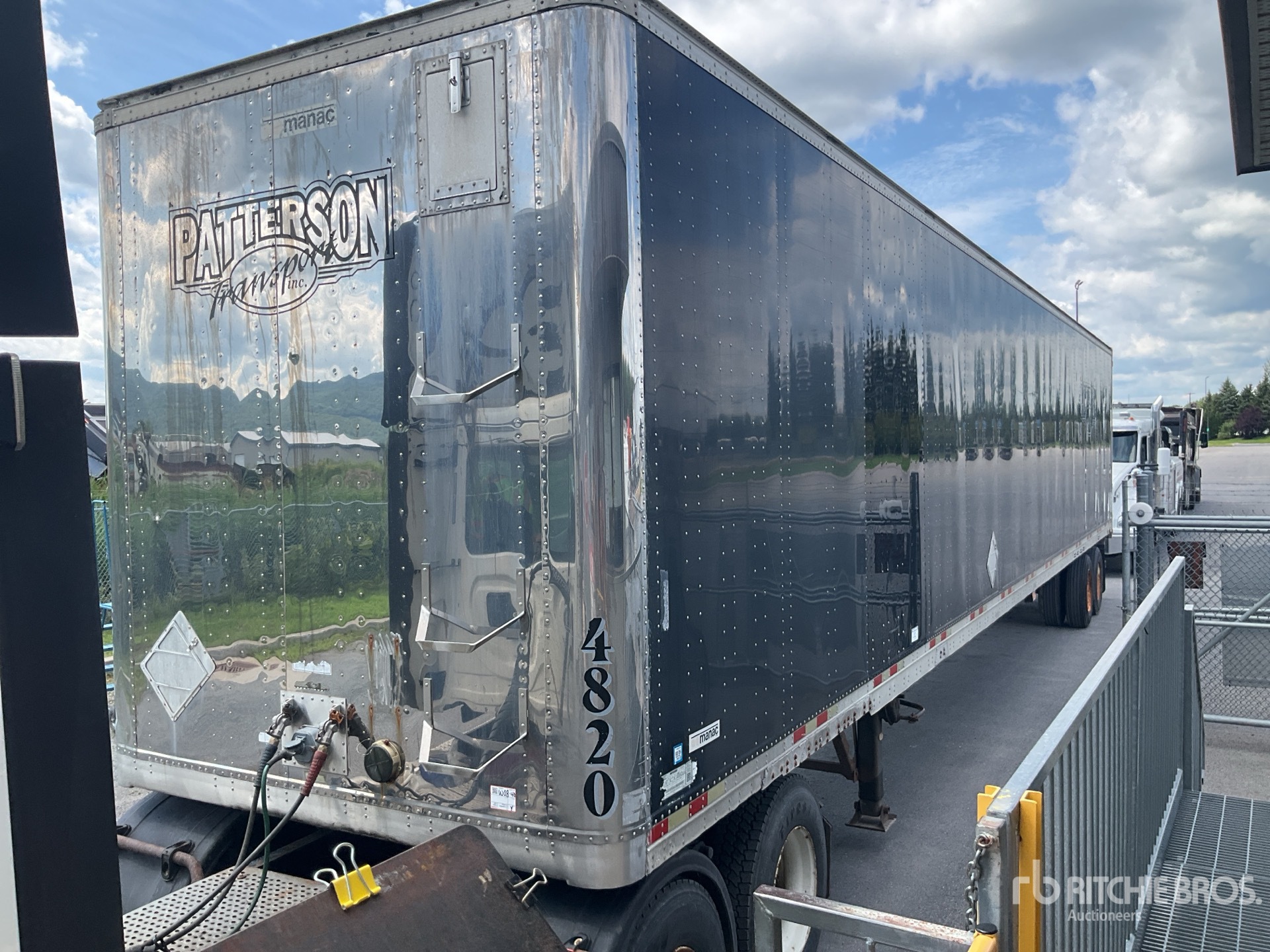 2002 Manac 53 FT X 102 IN T/A