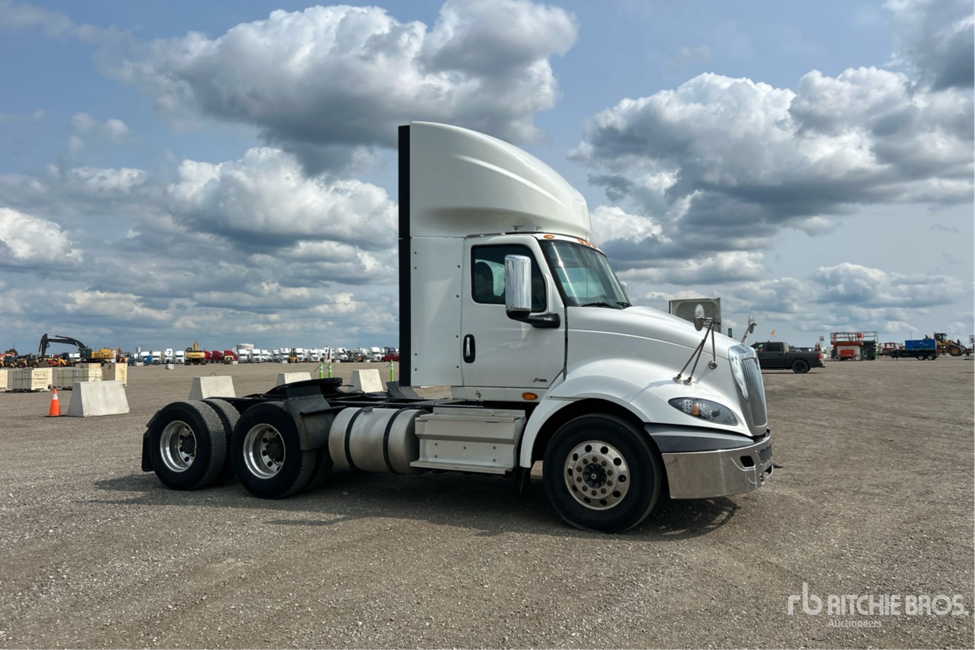 2019 International RH613