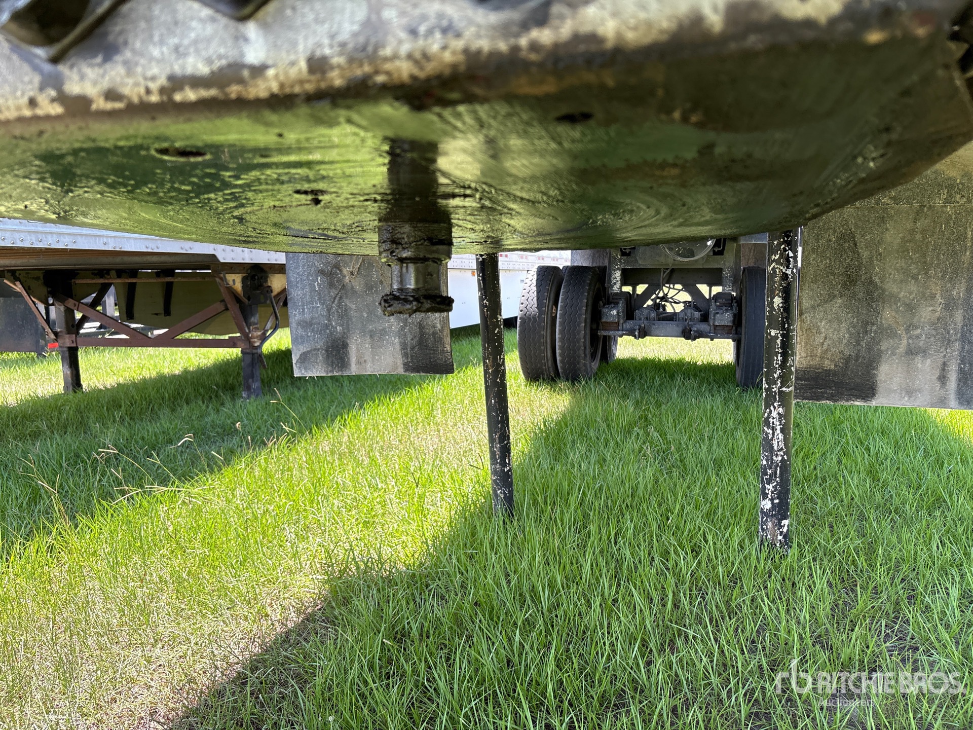 1985 Fruehauf 28 FT T/A FRAMELESS