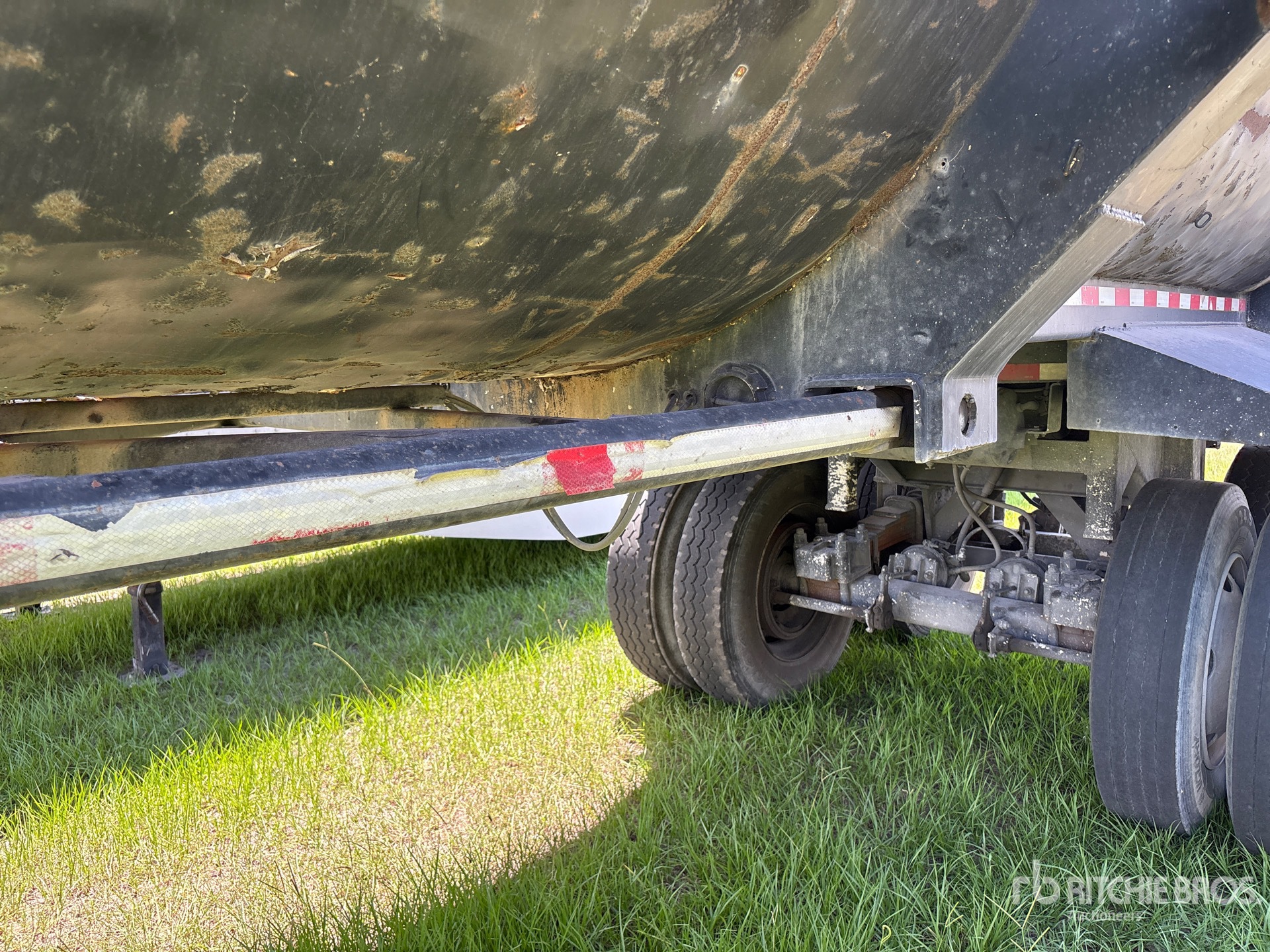 1985 Fruehauf 28 FT T/A FRAMELESS