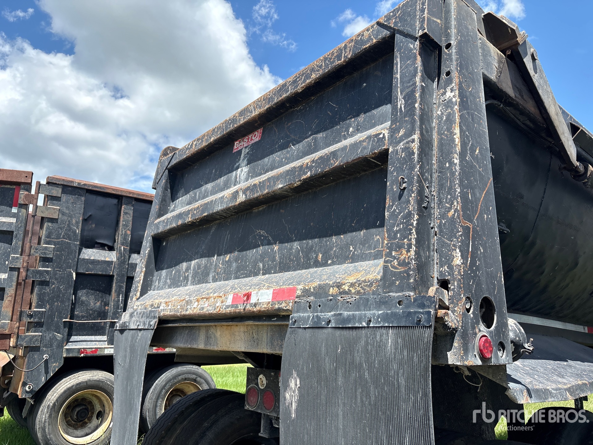 1985 Fruehauf 28 FT T/A FRAMELESS