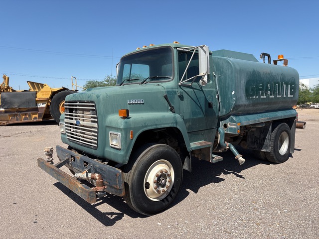 1996 Ford LN8000 2500 gal 4x2 Water Truck