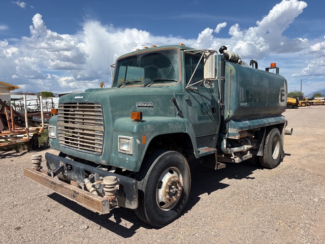 1996 Ford LN8000 2500 gal 4x2 Water Truck