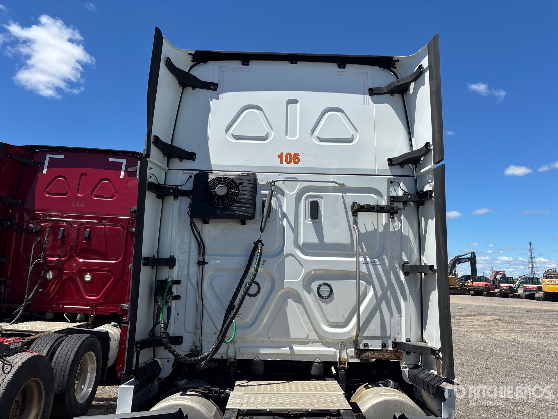 2022 Freightliner CASCADIA 126
