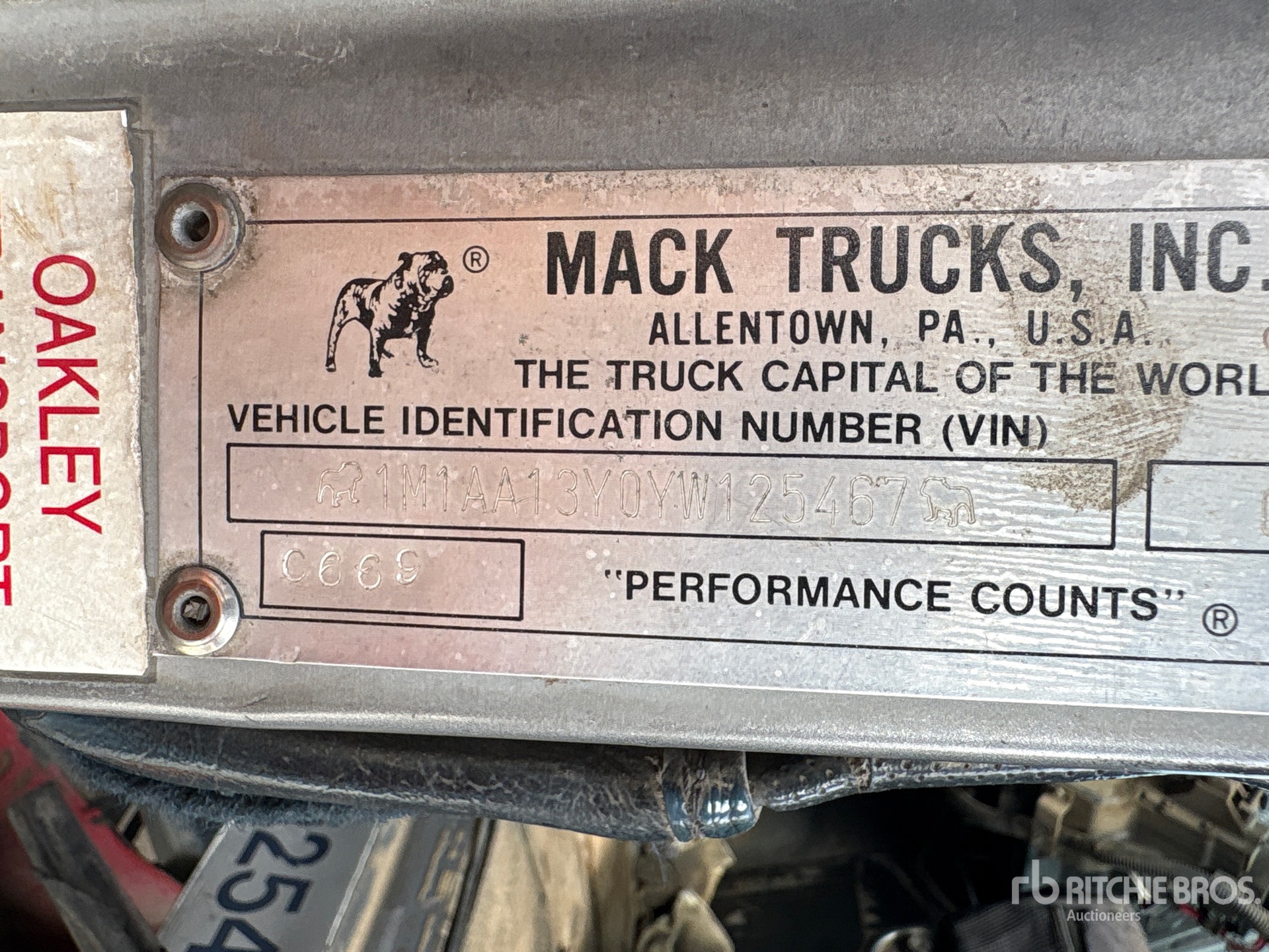 2000 Mack CH613