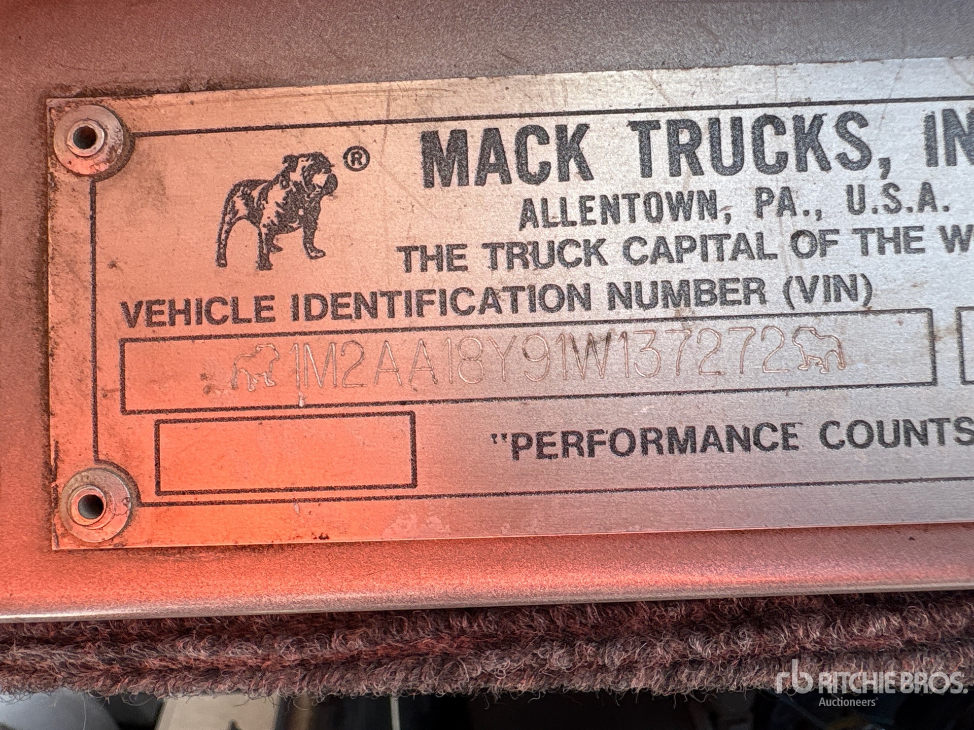 2001 Mack CH613