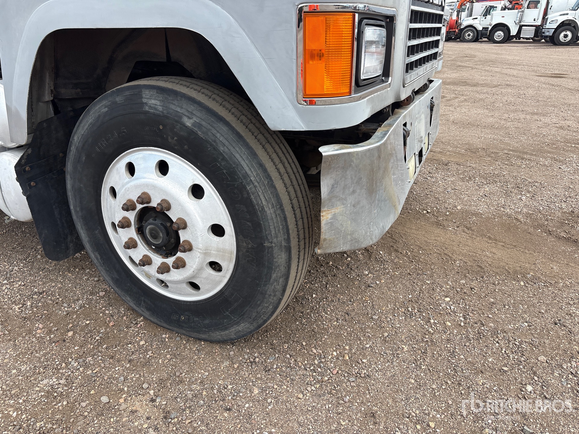 2001 Mack CH613