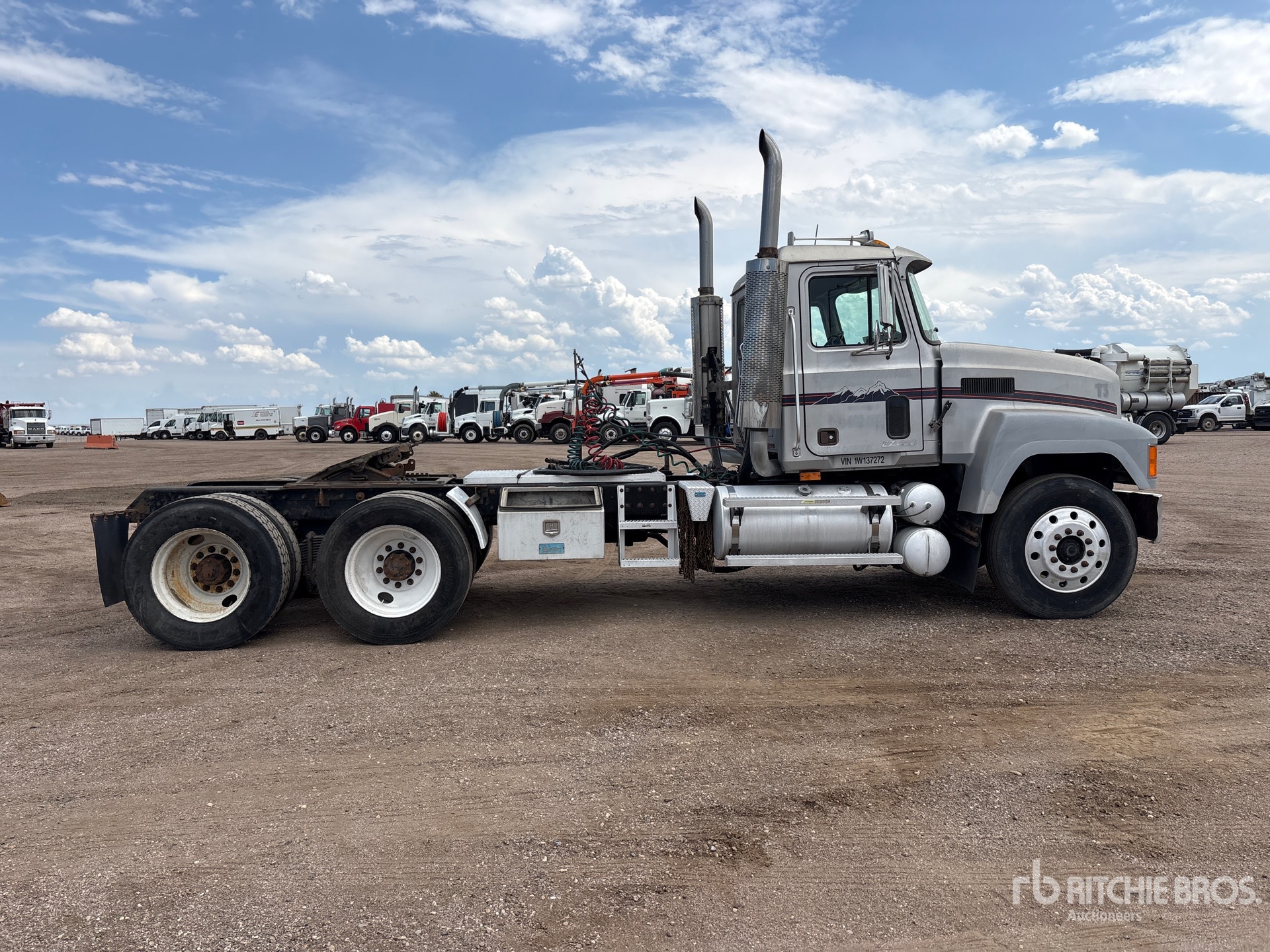 2001 Mack CH613