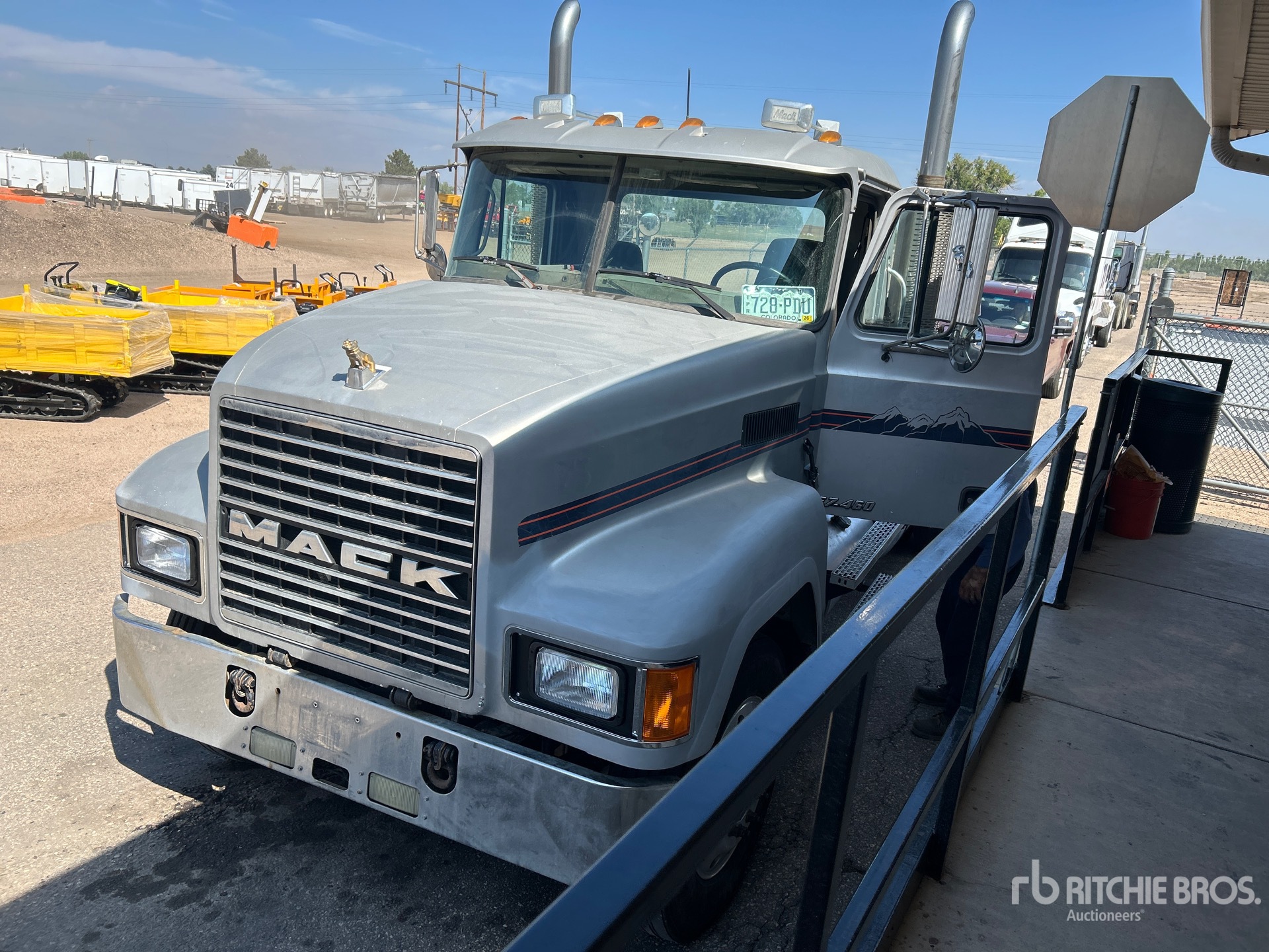 2001 Mack CH613